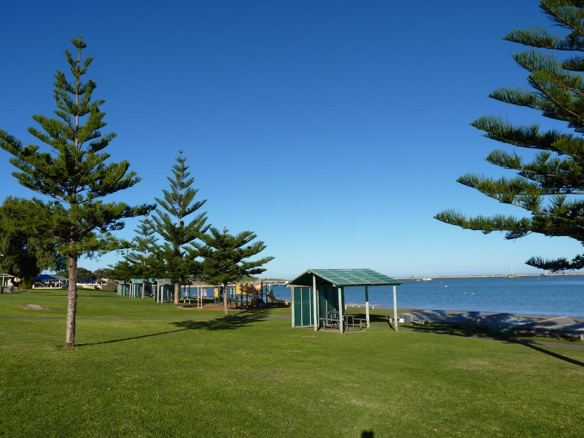 Leander Reef Holiday Park Port Denison Exterior photo